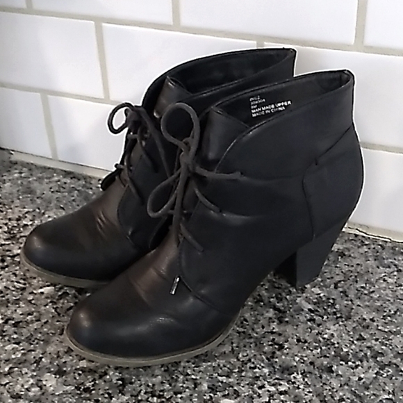 Sugar Shoes - Sugar Black Block Heel Lace-Up Booties. Size 8